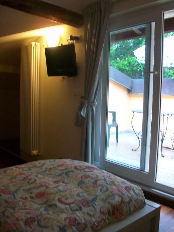 Orsenigo B&B L'Albero Maestro الغرفة الصورة